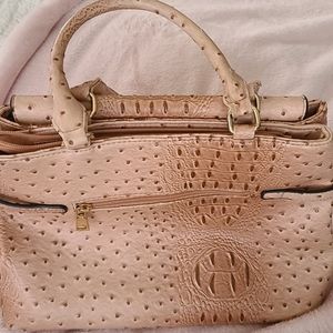 Women's pink stylish hand bag